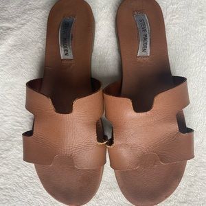 STEVE MADDEN BROWN SANDALS!